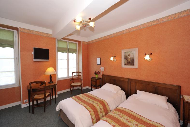 Logis - Hotel Restaurant Les Tilleuls Saint-Florentin  Ngoại thất bức ảnh